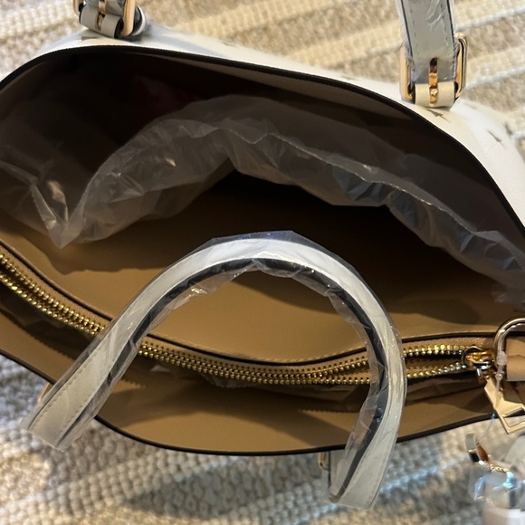 Gold Star Patterned White Handbag - Picture 3 of 5